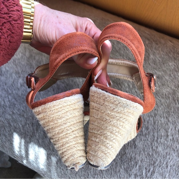 Charles David genuine suede wedge espadrille sandal in burnt sienna color 8.5 - Picture 4 of 8